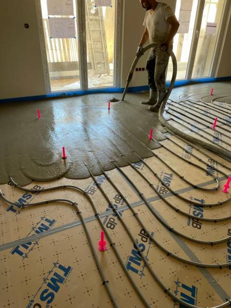 Chape ciment fluide sur plancher chauffant - Le Hohwald