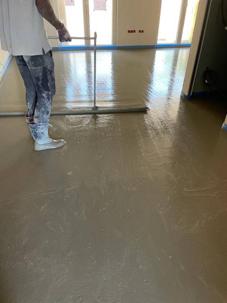 Chape ciment fluide sur plancher chauffant - Le Hohwald